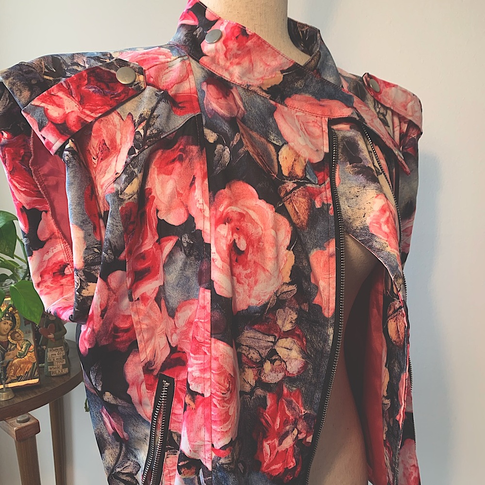 Pink Floral vintage vest 😍